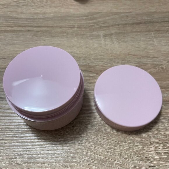 Girlactik BNIB Vitamin C Ascorbic Acid Nourishing Cranberry Sugar Face Scrub - Picture 3 of 9